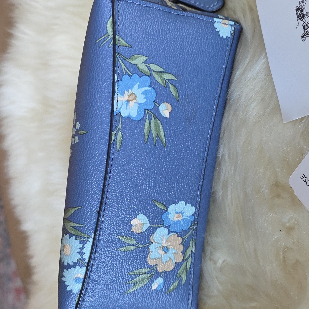 Adorable NWT Coach Tossed Daisy Dark Periwinkle Zippered Cosmetics Case ππΌππ - Picture 7 of 13